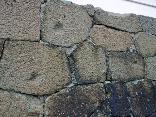 h302松前城天守閣石垣の弾痕