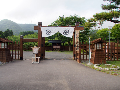 h308松前藩屋敷の表門