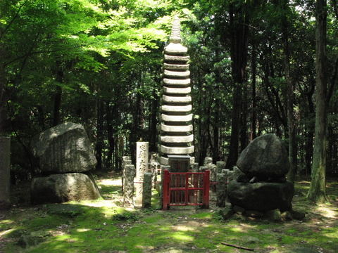 三昧尾十三重石塔
