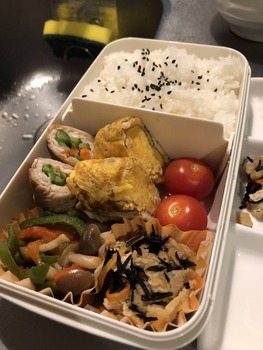 俺のお弁当、10点満点で何点?(※画像あり)