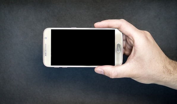 上司「ここはこうだから~」 俺「ふむふむ(ポチポチ)」 上司「なにスマホいじってんの?(キレ気味)」