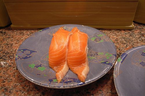 回転寿司でずっとサーモンばっかり食ってる奴