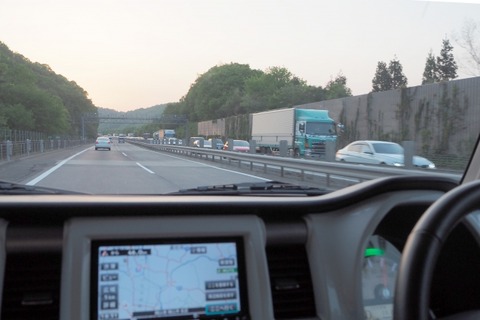【驚愕】引っ越してきた先の運転マナーが悪すぎる。私「ドラレコなんていらないと思ってたけど、身の危険を感じて買っちゃいましたよ」→すると会社の先輩が…