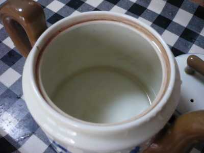 茶渋がしっかりついてます。