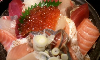 ボリューム満点　贅沢海鮮丼＠福島区