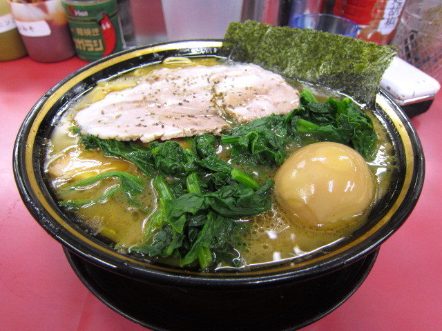 家系ラーメンの食べ方