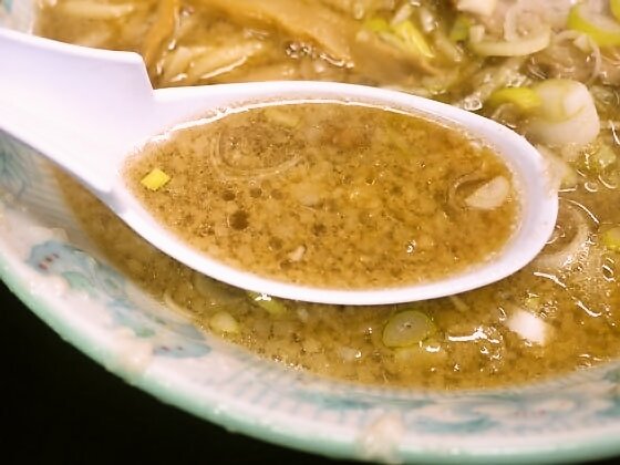 ラーメンのスープを全部飲み干すやつ