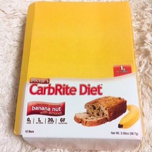 【炭水化物が気になるあなたへ】カーボ1g,砂糖0g,ドクターズカーブライト社のバナナチョコ味のプロテインバーを食べてみました♪