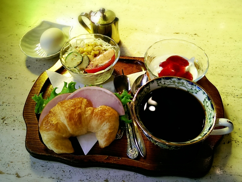 谷町三丁目】昔懐かしの大箱系純喫茶はなんと三階建て！@MONACO