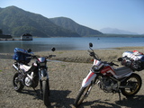 湖とバイク