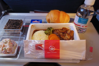 バンフ旅行記エアカナダ機内食IMGP1602
