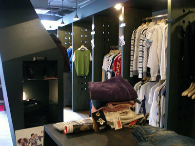 Holeandcorner