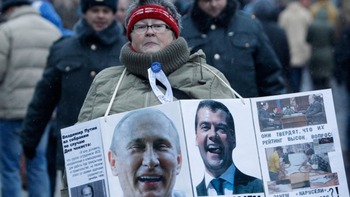 img_606X341_111211-russia-protest-wrap-RTR2V2X5