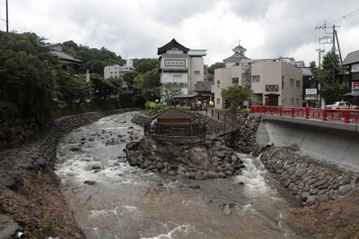 <b>静岡県</b>伊豆市 <b>修善寺</b>の<b>温泉</b>街 : 名水遊戯