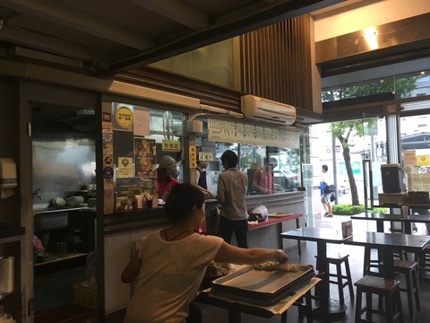 雲客来山西刀削麺の店内の様子