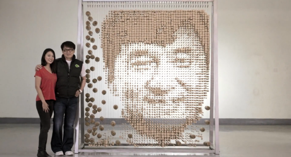 6400本の割り箸を使って作られる巨大顔アートで ジャッキー チェンの顔を作成した News World Order