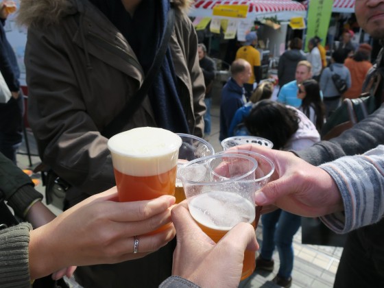 屋外で乾杯!
