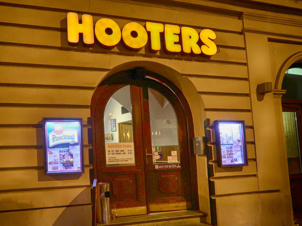 HOOTERS Vodickova