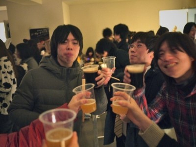 乾杯! みんなお疲れ様! いい笑顔ですね~。 乾杯! みんなお疲れ様! いい笑顔ですね~。