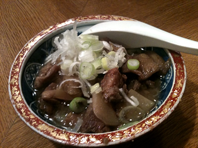 牛スジ煮込み350円。ボリュームもあってお得! 牛スジ煮込み350円。ボリュームもあってお得!