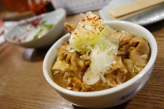 牛もつ煮込み(400円)