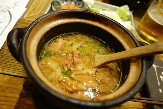 もつ煮込み(490円)