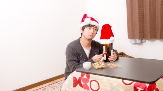 コタツで寂しくクリスマスを過ごす