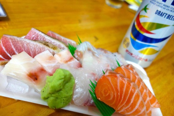 刺身盛り合わせ(800円)