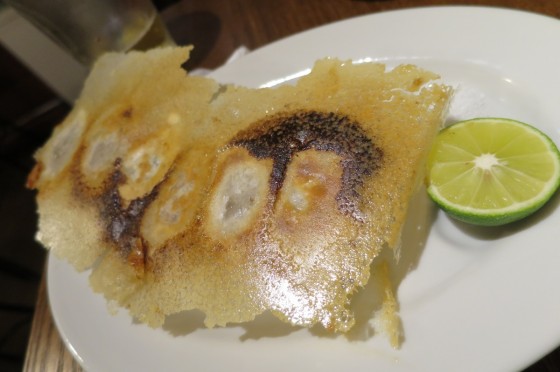 すだちとロレーヌ塩で食べるあっさり焼き餃子