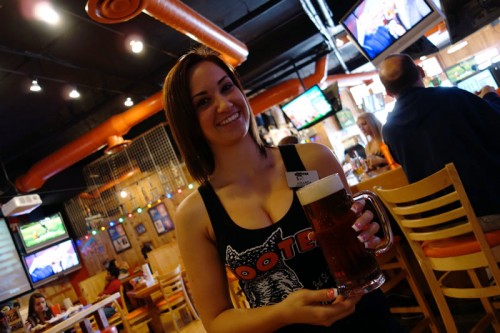 HOOTERSガール at サンタモニカ