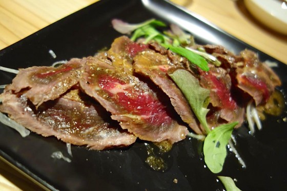 牛ももタタキ黒胡椒風味(1,400円)