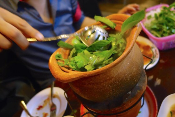 豚肉を入れて野菜で蓋をして…