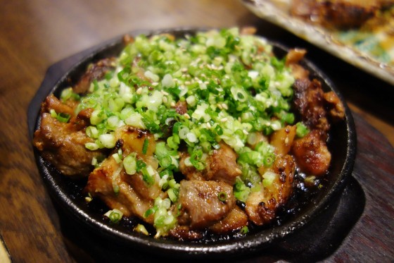 地鶏のもも焼き(小950円)