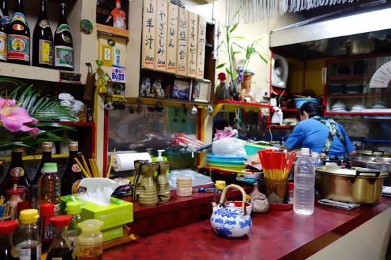 栄町 まるまん 店内