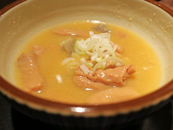 もつ煮込み(170円)