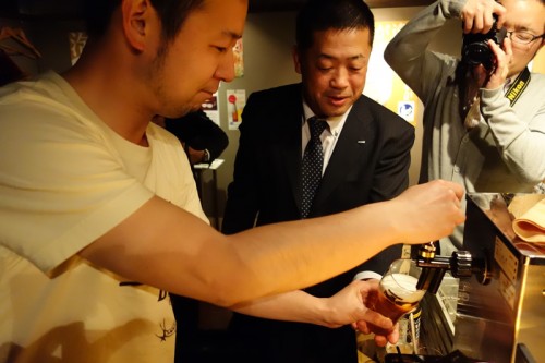 麦酒男、注ぐ!