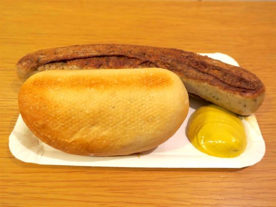 カリーブルストとパン