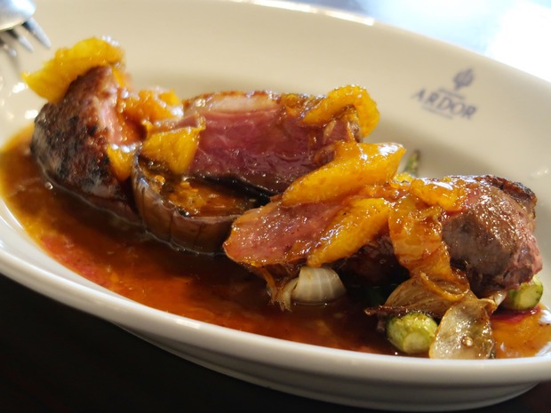 鴨肉をオレンジソースで