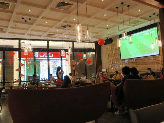 HOOTERS 店内