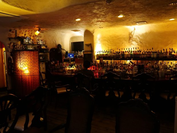 北谷 Sammy's Bar KIWI 店内