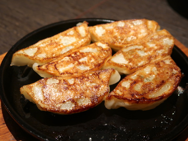 鉄板餃子(340円)