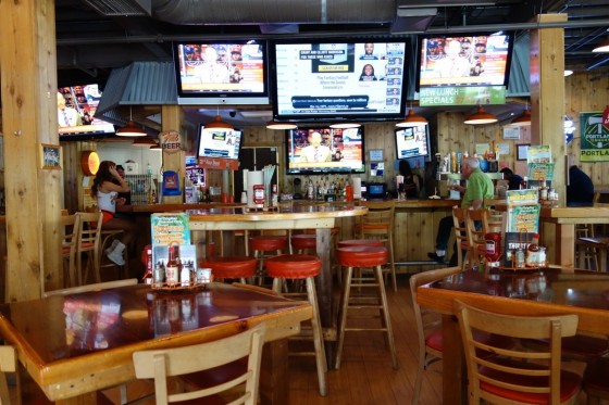 HOOTERS NORTH PORTLAND 店内