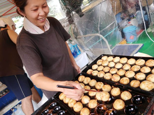 たこ焼き焼いてます!