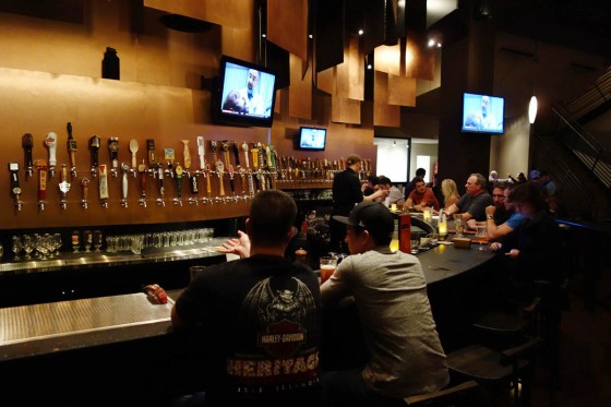 TAP HOUSE GRILL カウンター