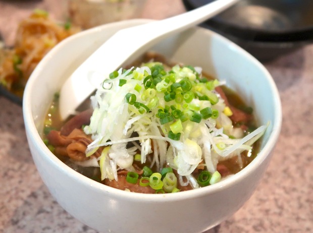 特製もつ煮・中(490円)