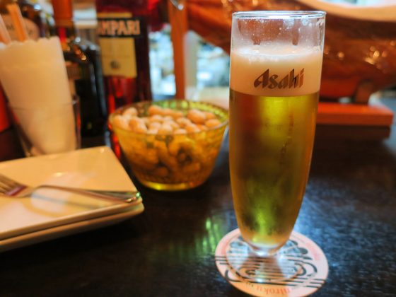 ビールはスーパードライ
