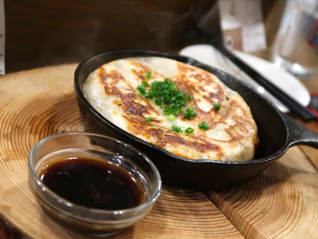 鉄なべ餃子(550円)