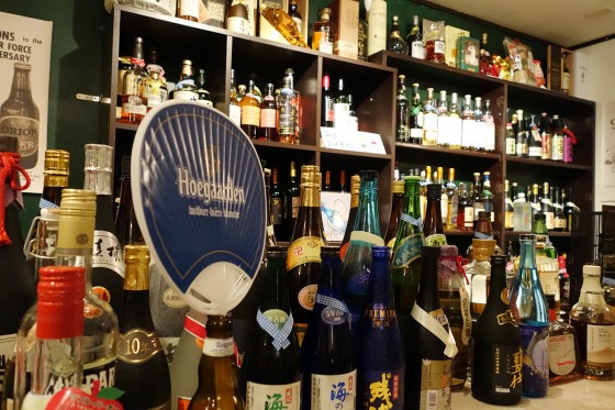 酒の宮里 店内