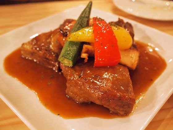 牛バラのビール煮込み