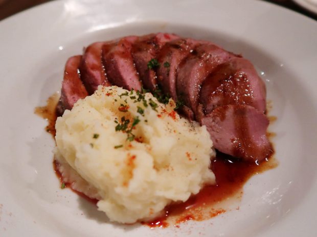 鴨胸肉のロティ マディラ酒ソース(1,600円)
